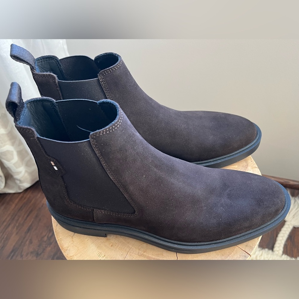 SALE! This week only! BOSS Men's Brown Suede Chelsea Boots size 8.